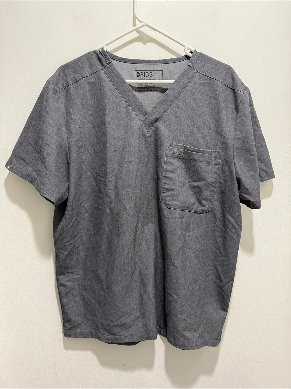 FIGS Leon Three-Pocket Scrub Top Gray Men’s Large Technical Collection